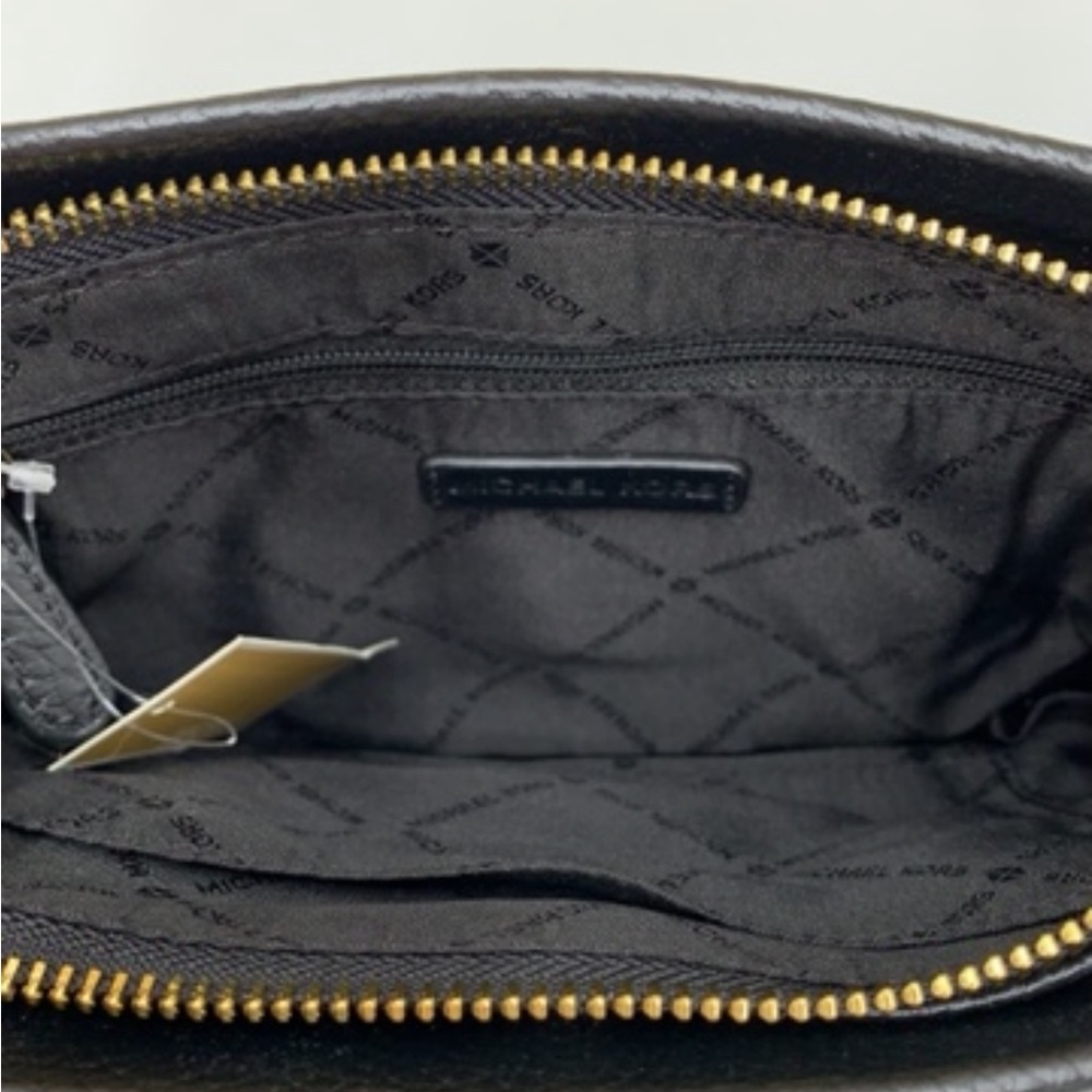 MICHAEL KORS LARGE TRIPLE XBODY BAG
NAVY COLOR - Picture 2 of 16